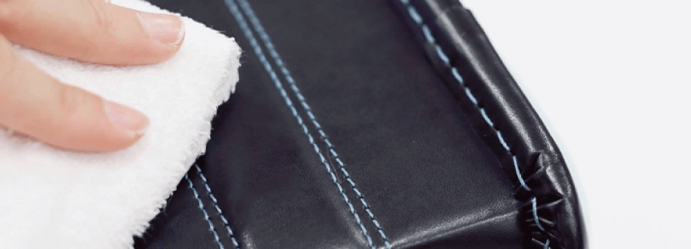 ランドセルのお手入れの様子